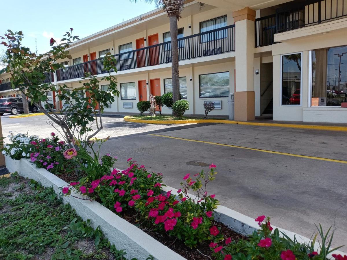 Hole Inn The Wall Hotel - Fort Walton Beach - Sunset Plaza - Nearby Beaches & Hurlburt Екстер'єр фото
