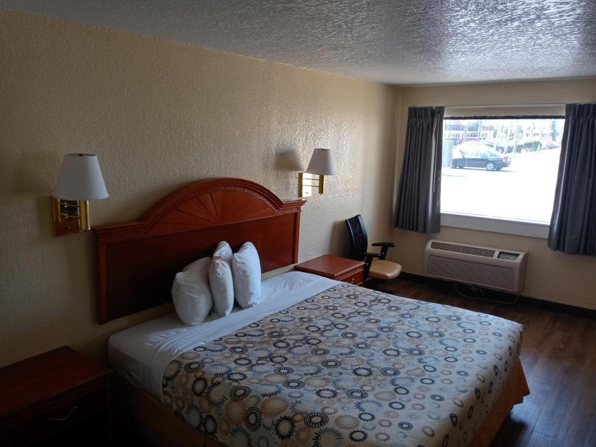 Hole Inn The Wall Hotel - Fort Walton Beach - Sunset Plaza - Nearby Beaches & Hurlburt Екстер'єр фото