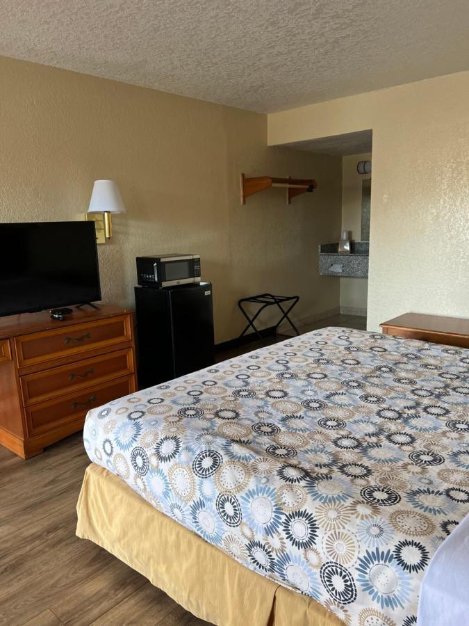 Hole Inn The Wall Hotel - Fort Walton Beach - Sunset Plaza - Nearby Beaches & Hurlburt Екстер'єр фото