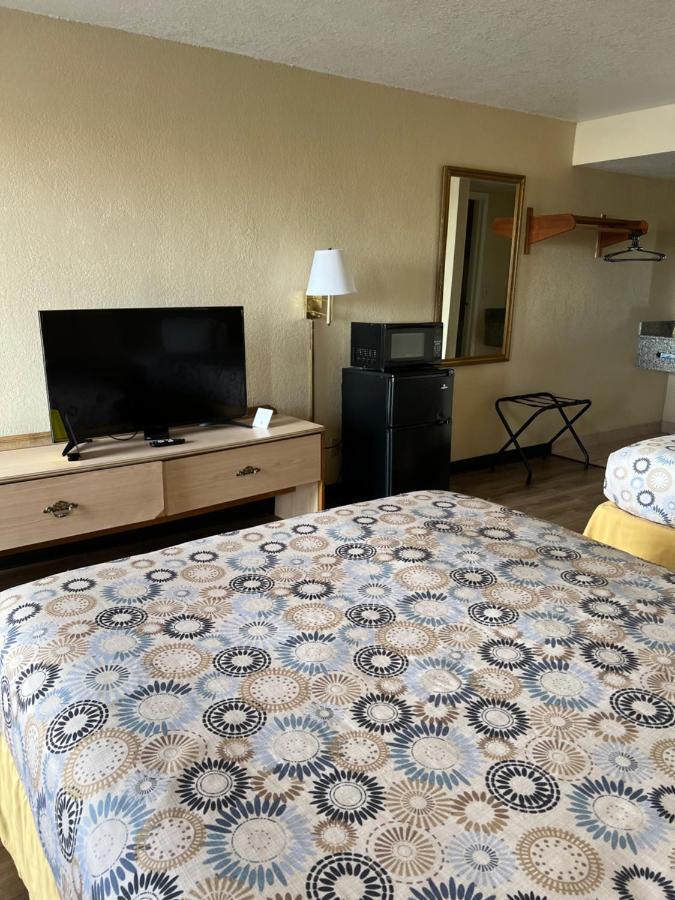 Hole Inn The Wall Hotel - Fort Walton Beach - Sunset Plaza - Nearby Beaches & Hurlburt Екстер'єр фото