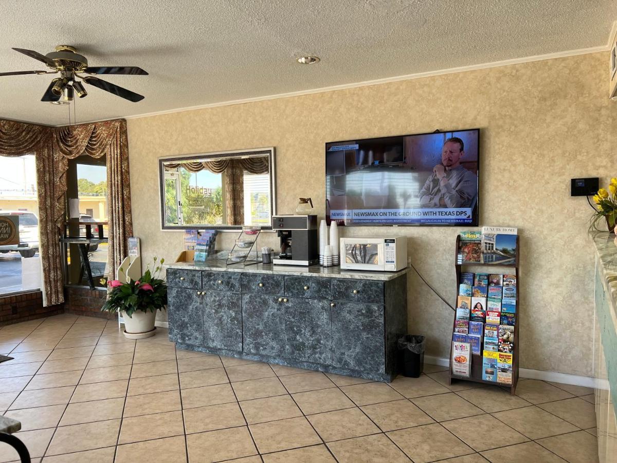 Hole Inn The Wall Hotel - Fort Walton Beach - Sunset Plaza - Nearby Beaches & Hurlburt Екстер'єр фото