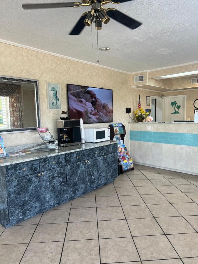 Hole Inn The Wall Hotel - Fort Walton Beach - Sunset Plaza - Nearby Beaches & Hurlburt Екстер'єр фото