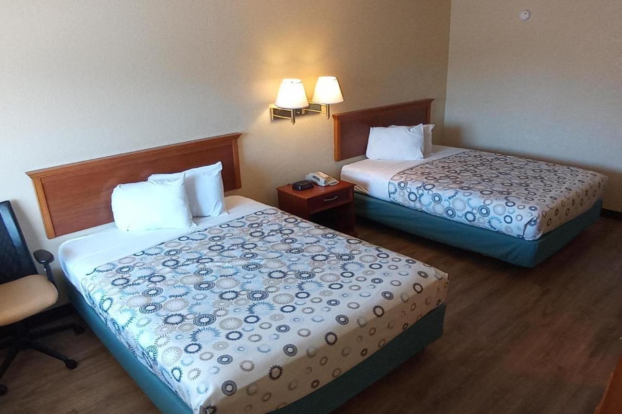 Hole Inn The Wall Hotel - Fort Walton Beach - Sunset Plaza - Nearby Beaches & Hurlburt Екстер'єр фото