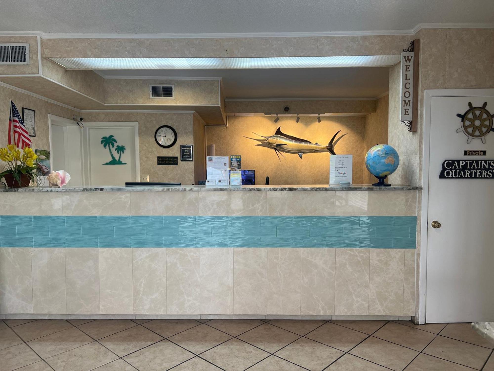 Hole Inn The Wall Hotel - Fort Walton Beach - Sunset Plaza - Nearby Beaches & Hurlburt Екстер'єр фото