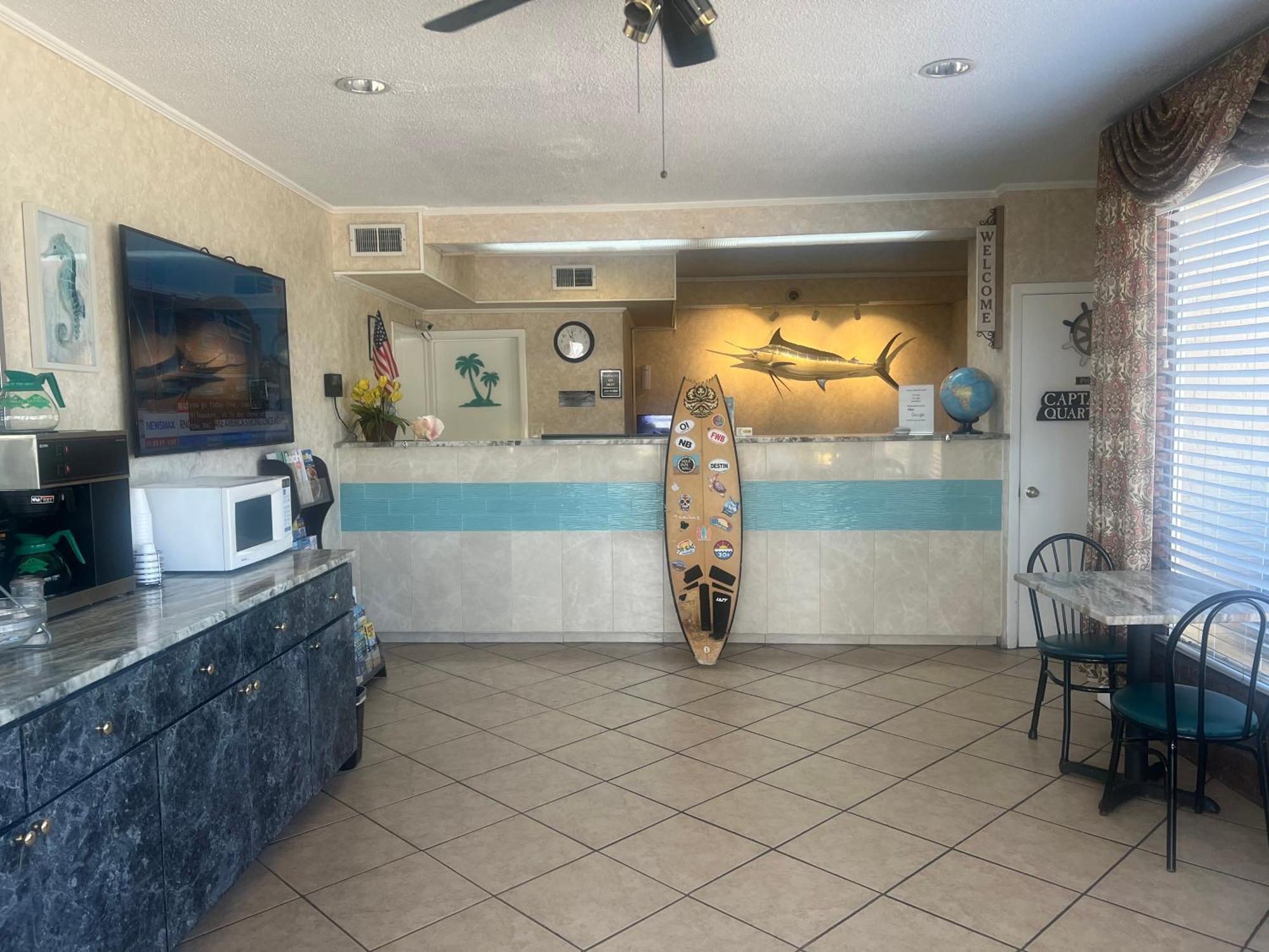Hole Inn The Wall Hotel - Fort Walton Beach - Sunset Plaza - Nearby Beaches & Hurlburt Екстер'єр фото