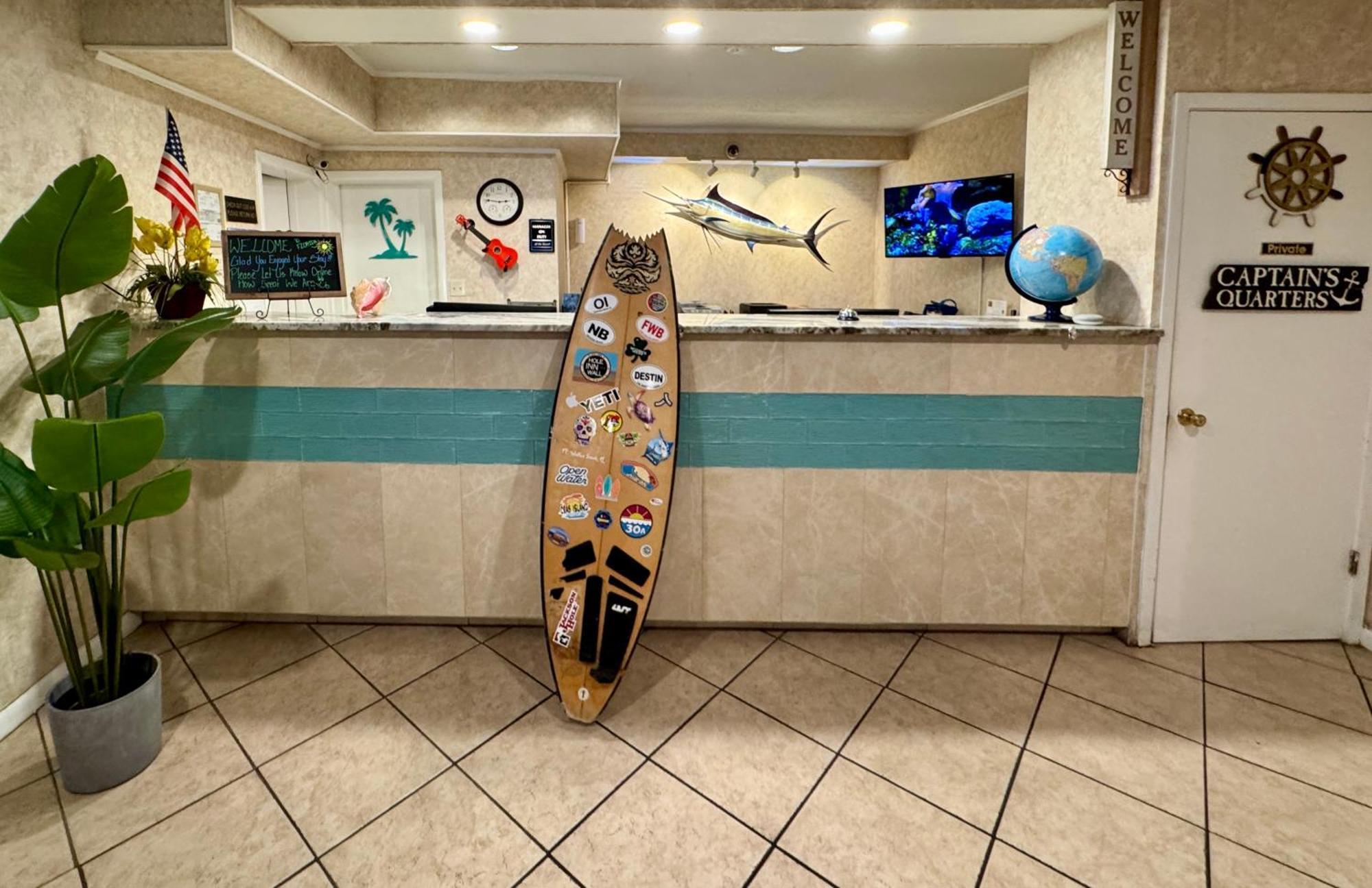 Hole Inn The Wall Hotel - Fort Walton Beach - Sunset Plaza - Nearby Beaches & Hurlburt Екстер'єр фото