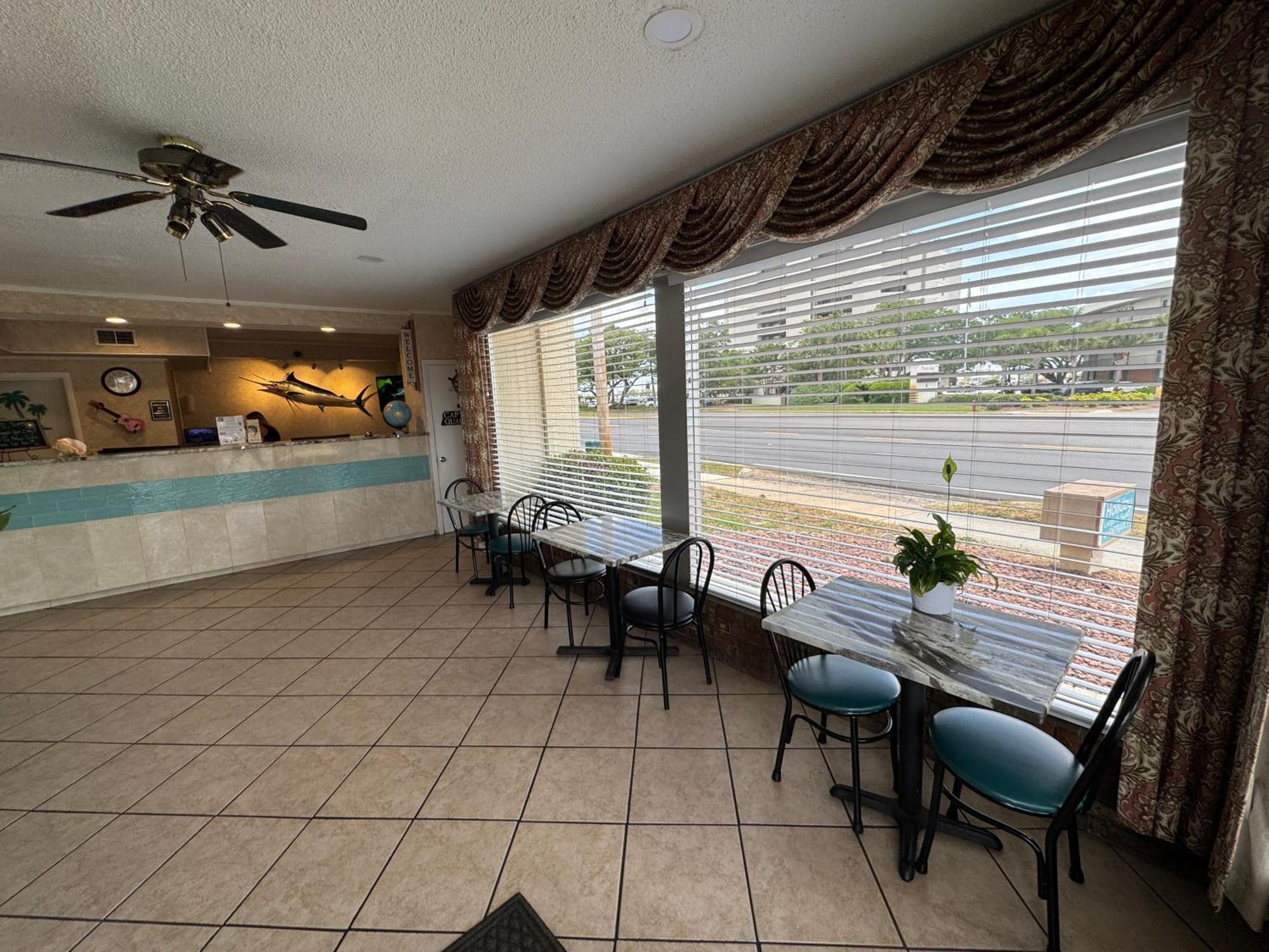 Hole Inn The Wall Hotel - Fort Walton Beach - Sunset Plaza - Nearby Beaches & Hurlburt Екстер'єр фото